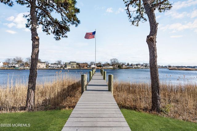 107 Waters Edge Court, Brick, NJ 08724