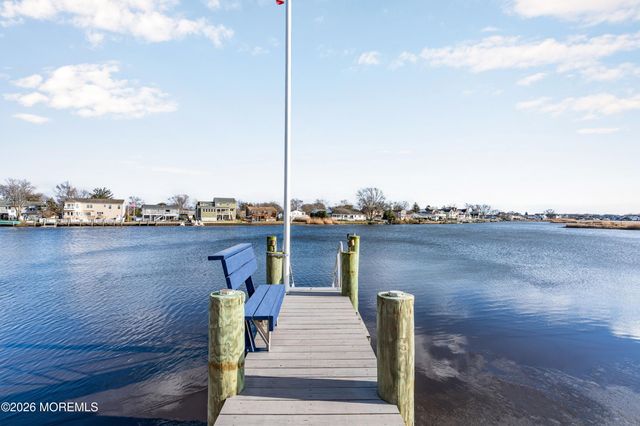 107 Waters Edge Court, Brick, NJ 08724