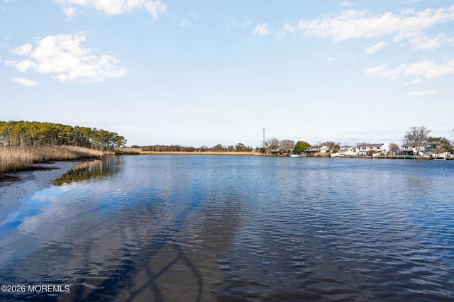 107 Waters Edge Court, Brick, NJ 08724