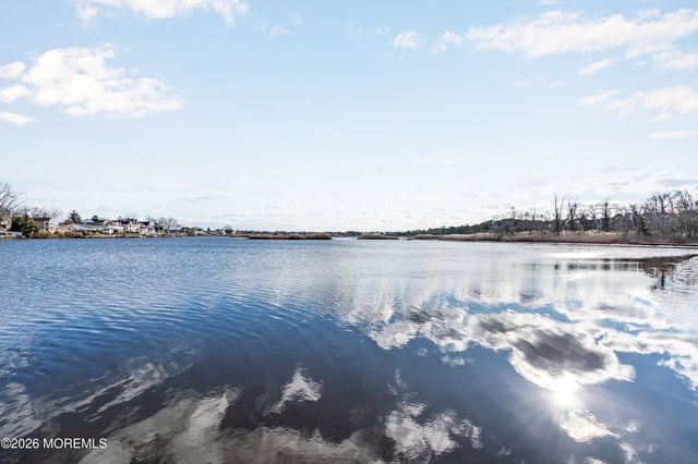 107 Waters Edge Court, Brick, NJ 08724