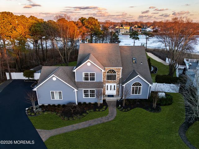 107 Waters Edge Court, Brick, NJ 08724