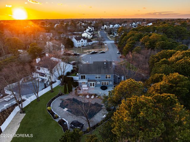 107 Waters Edge Court, Brick, NJ 08724