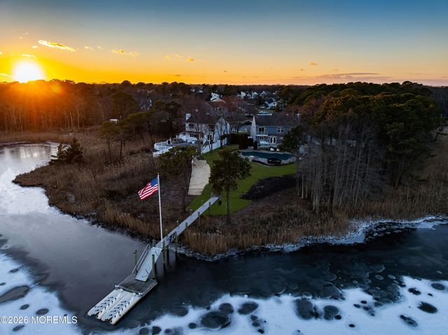 107 Waters Edge Court, Brick, NJ 08724