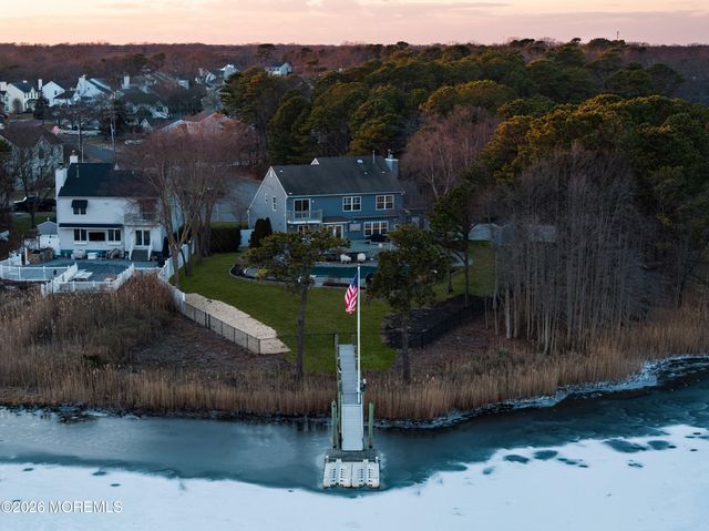 107 Waters Edge Court, Brick, NJ 08724