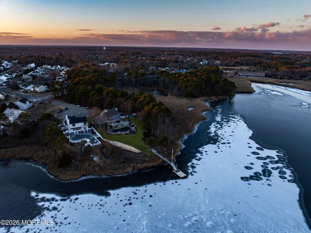 107 Waters Edge Court, Brick, NJ 08724