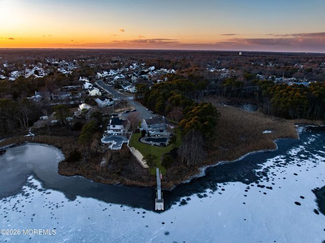 107 Waters Edge Court, Brick, NJ 08724