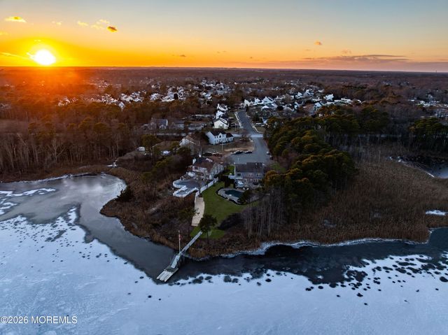 107 Waters Edge Court, Brick, NJ 08724