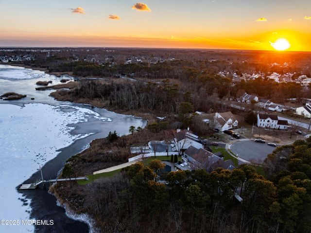 107 Waters Edge Court, Brick, NJ 08724