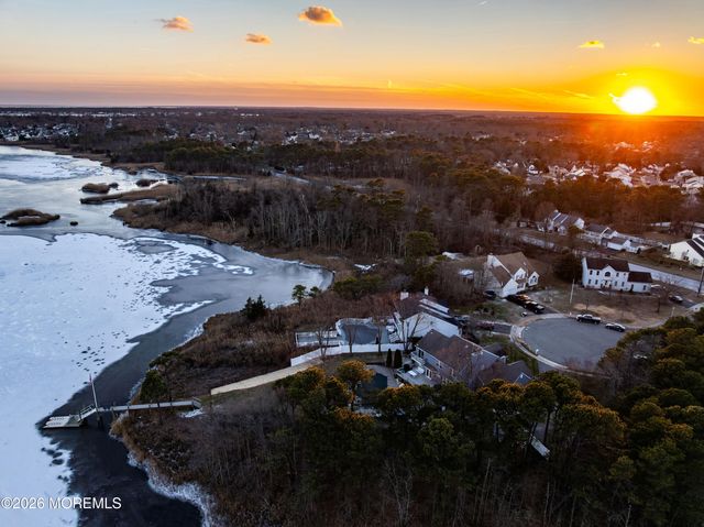 107 Waters Edge Court, Brick, NJ 08724