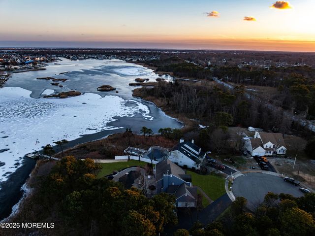 107 Waters Edge Court, Brick, NJ 08724