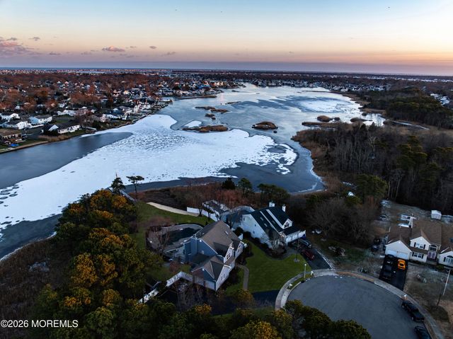 107 Waters Edge Court, Brick, NJ 08724