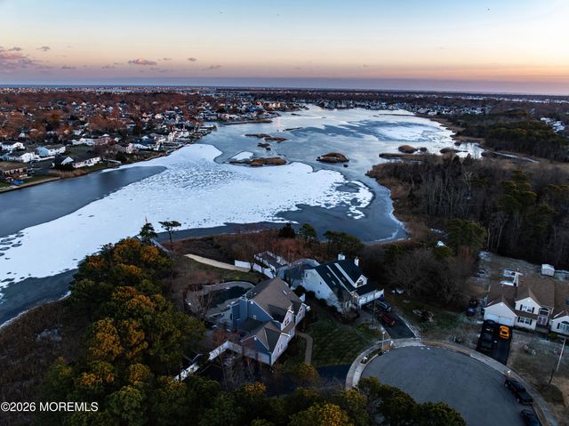 107 Waters Edge Court, Brick, NJ 08724