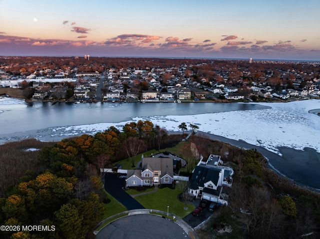 107 Waters Edge Court, Brick, NJ 08724