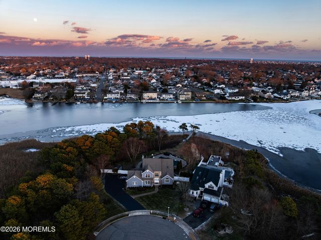 107 Waters Edge Court, Brick, NJ 08724