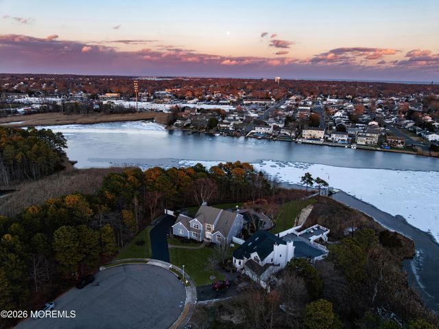 107 Waters Edge Court, Brick, NJ 08724