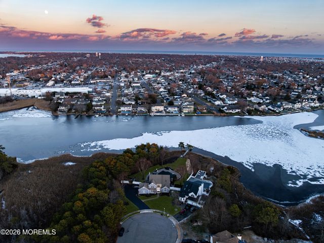 107 Waters Edge Court, Brick, NJ 08724