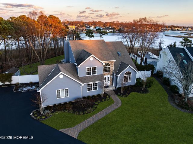 107 Waters Edge Court, Brick, NJ 08724