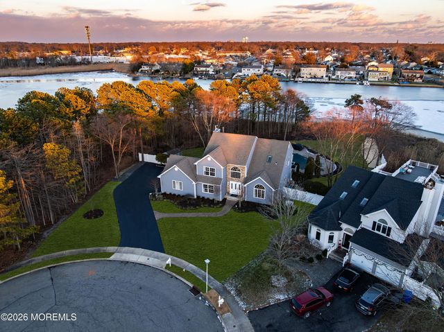 107 Waters Edge Court, Brick, NJ 08724