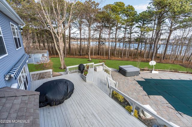 107 Waters Edge Court, Brick, NJ 08724