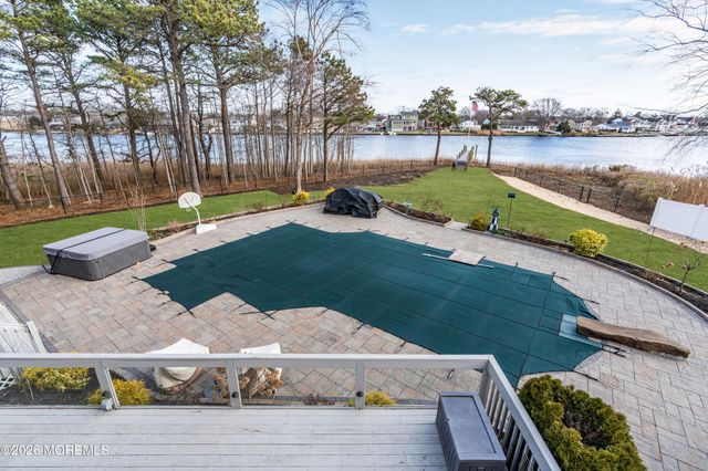 107 Waters Edge Court, Brick, NJ 08724