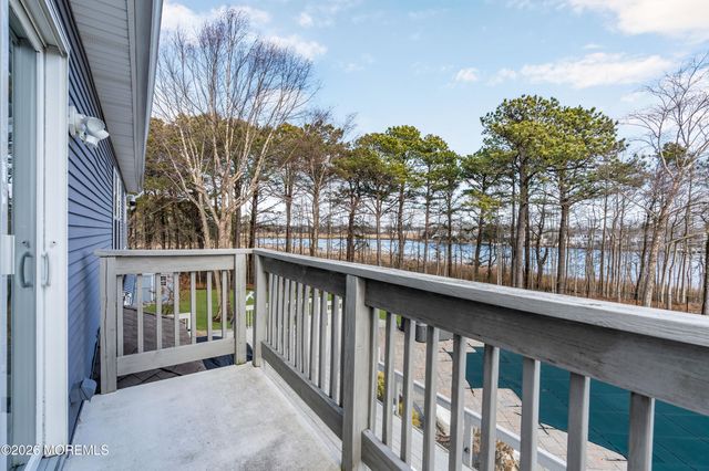 107 Waters Edge Court, Brick, NJ 08724