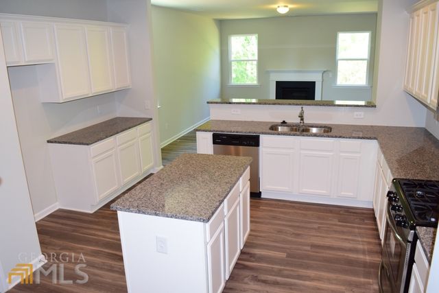 74 Newnan Lakes Drive, Newnan, GA 30263