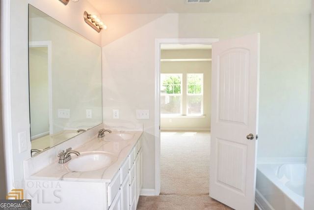 74 Newnan Lakes Drive, Newnan, GA 30263