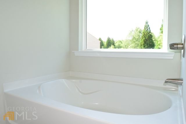74 Newnan Lakes Drive, Newnan, GA 30263