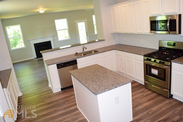 74 Newnan Lakes Drive, Newnan, GA 30263