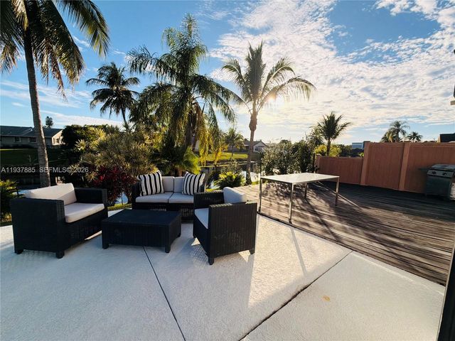 2814 SW 13th Dr, Deerfield Beach, FL 33442