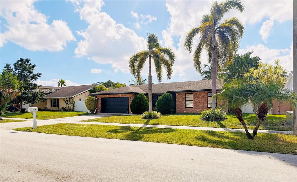 2814 SW 13th Dr, Deerfield Beach, FL 33442