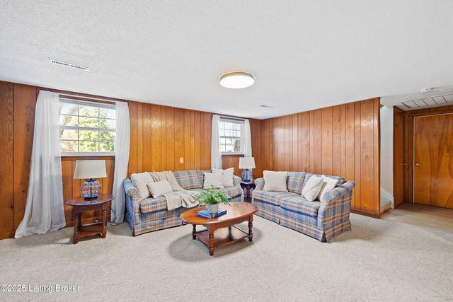 709 Bon Aire Dr, Elizabethtown, KY 42701