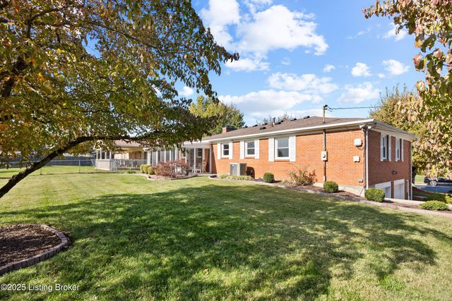 709 Bon Aire Dr, Elizabethtown, KY 42701