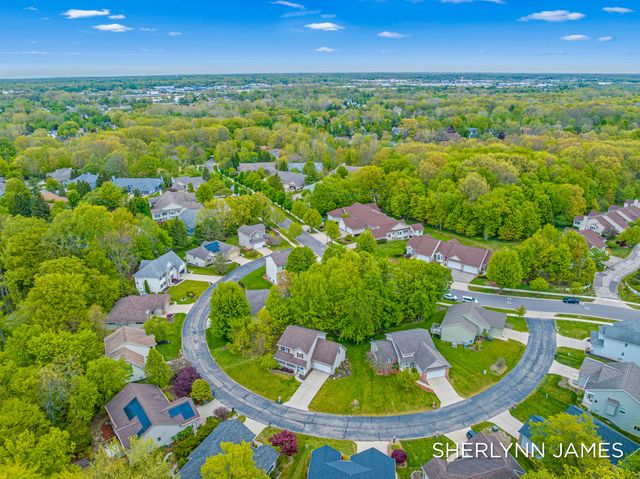 3816 Ravinewood Circle Se, City Of Grand Rapids, MI 49508