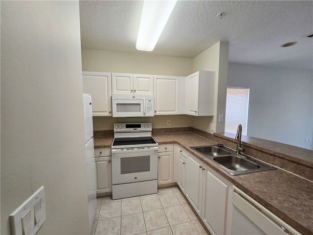 5035 Fairways Circle C207, Vero Beach, FL 32967