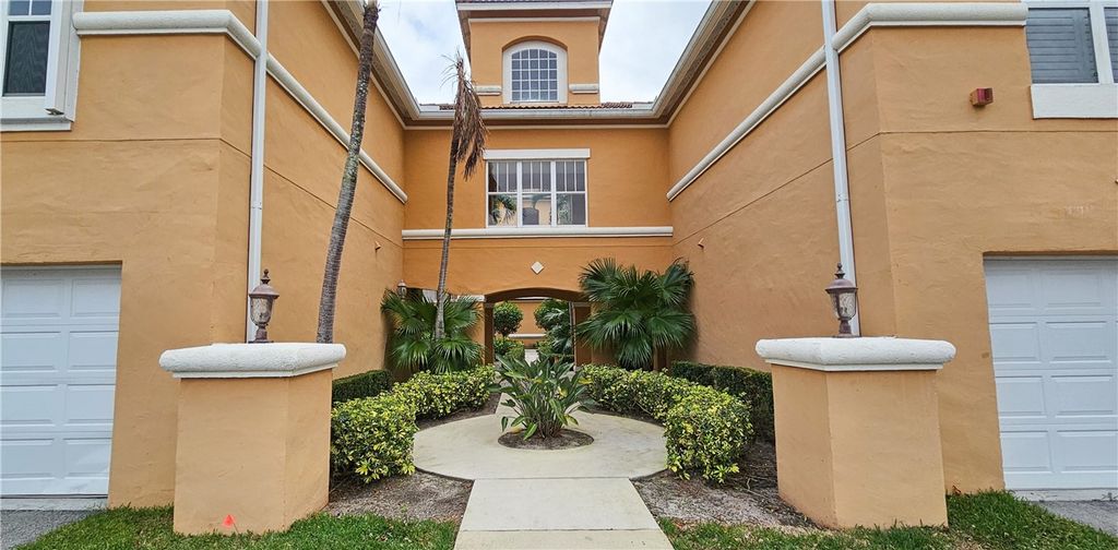 5035 Fairways Circle C207, Vero Beach, FL 32967