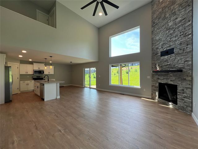 1401 Legend Drive, Tiffin, IA 52340