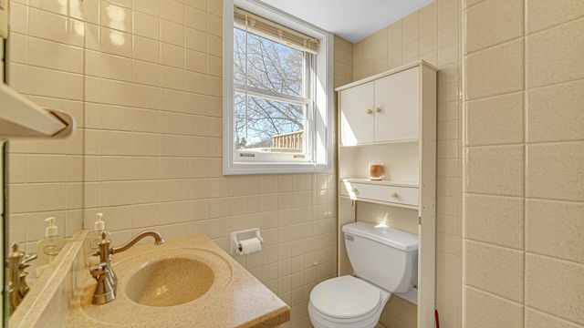 3951 S Lakeshore, Crown Point, IN 46307