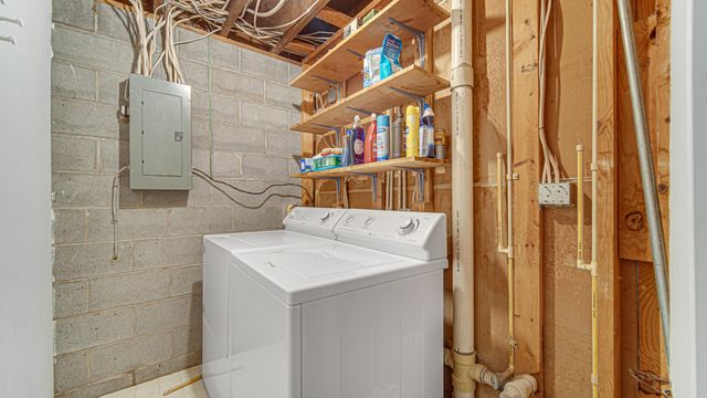 3951 S Lakeshore, Crown Point, IN 46307