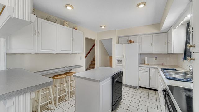 3951 S Lakeshore, Crown Point, IN 46307