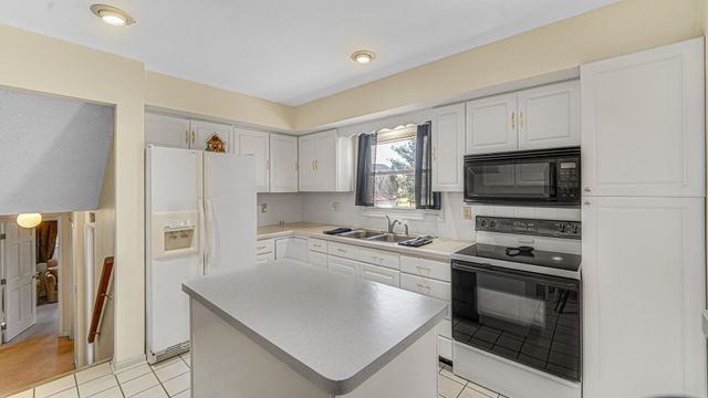 3951 S Lakeshore, Crown Point, IN 46307