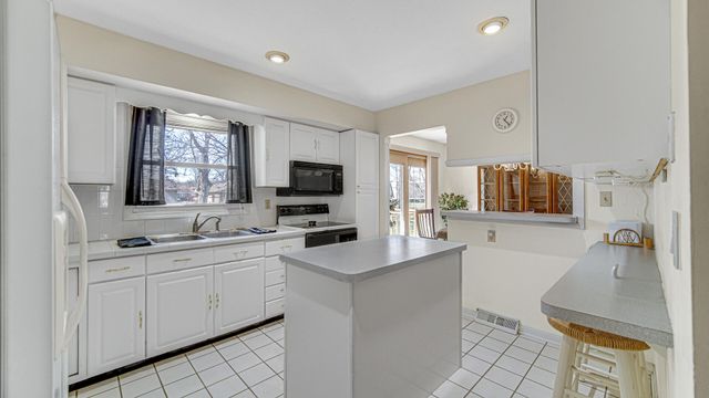 3951 S Lakeshore, Crown Point, IN 46307