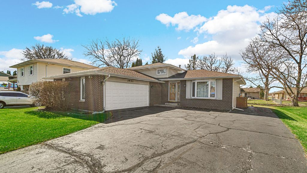 3951 S Lakeshore, Crown Point, IN 46307