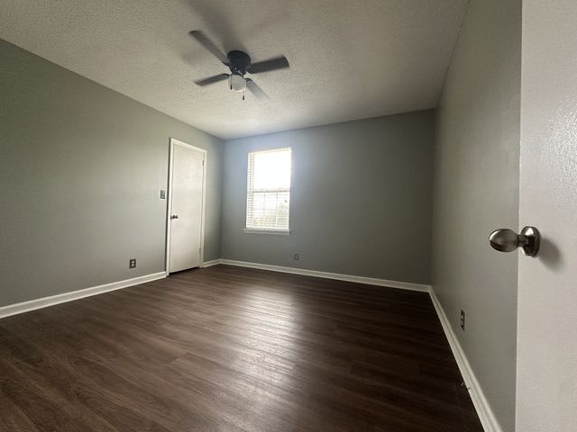 361 Dupuis Dr, Clarksville, TN 37042