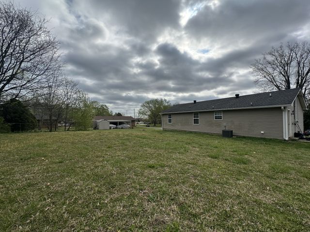 361 Dupuis Dr, Clarksville, TN 37042