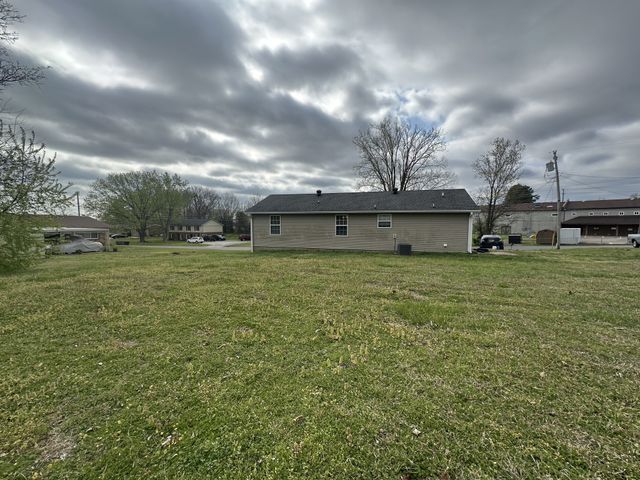 361 Dupuis Dr, Clarksville, TN 37042