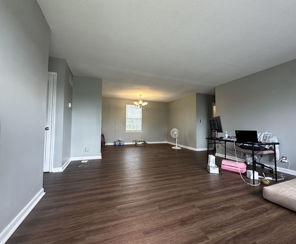 361 Dupuis Dr, Clarksville, TN 37042