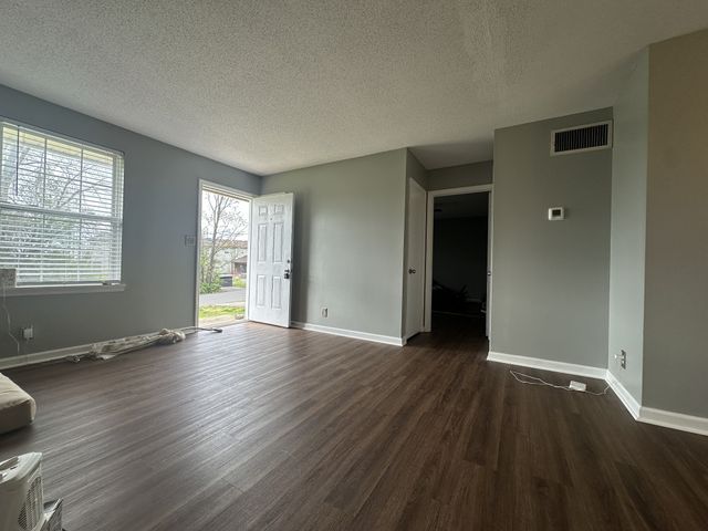 361 Dupuis Dr, Clarksville, TN 37042