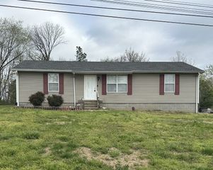 361 Dupuis Dr, Clarksville, TN 37042