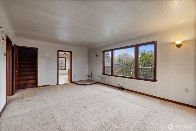 125 S 64th Street, Tacoma, WA 98408